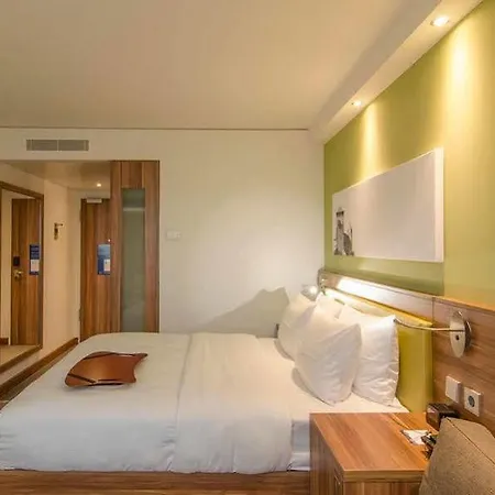 Hampton By Hilton Center, Bavaria Hotel 3*